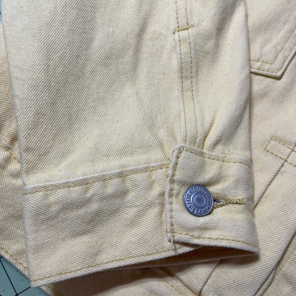 NWT Levi's Fresh Denim Jacket Men's Size Large Yellow Button Front MSRP $108 - Picture 4 of 9